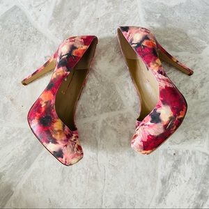 BCBGeneration pink floral spring stiletto heels size 7